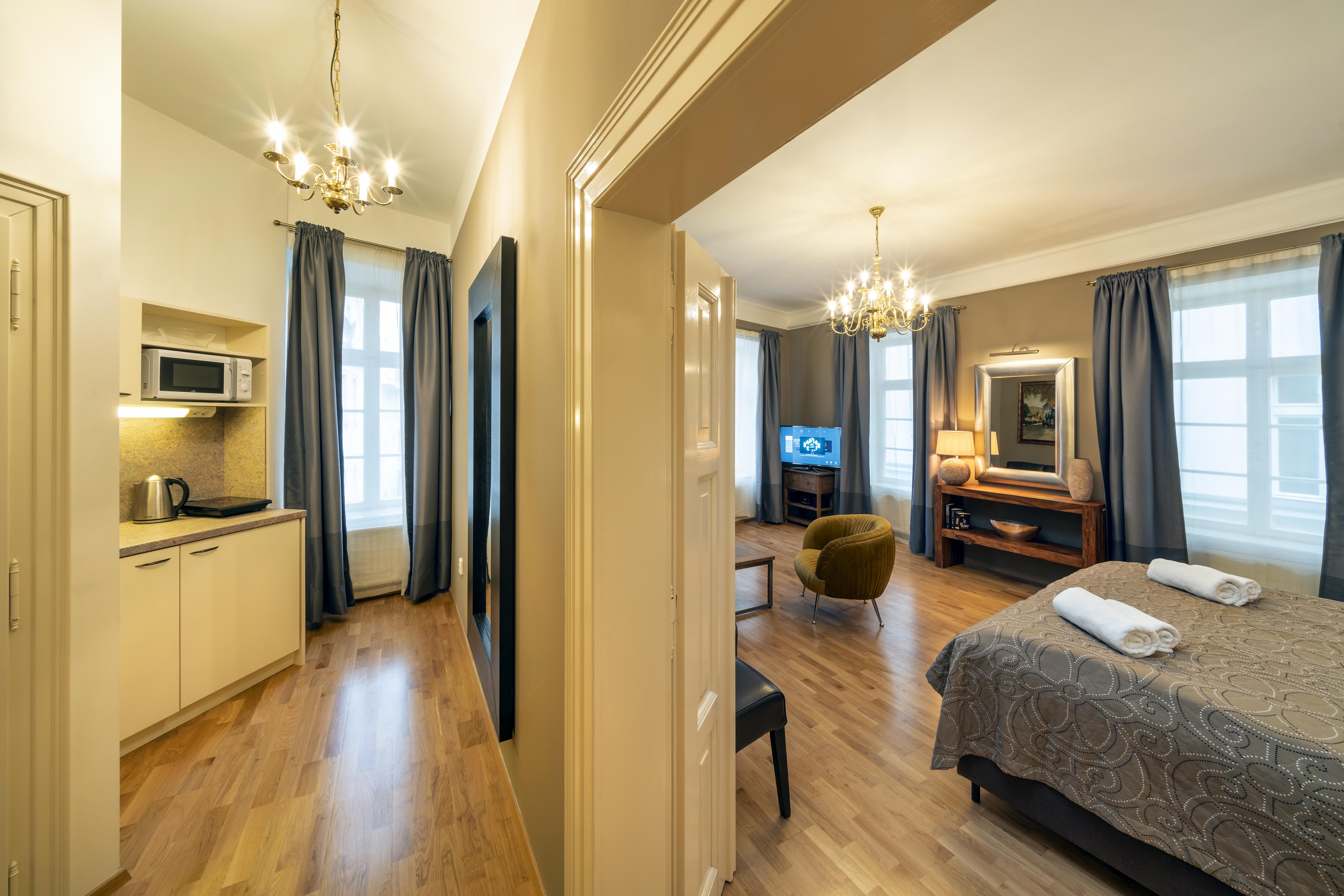 Old Town - Aparthotel Michalska Прага Екстериор снимка