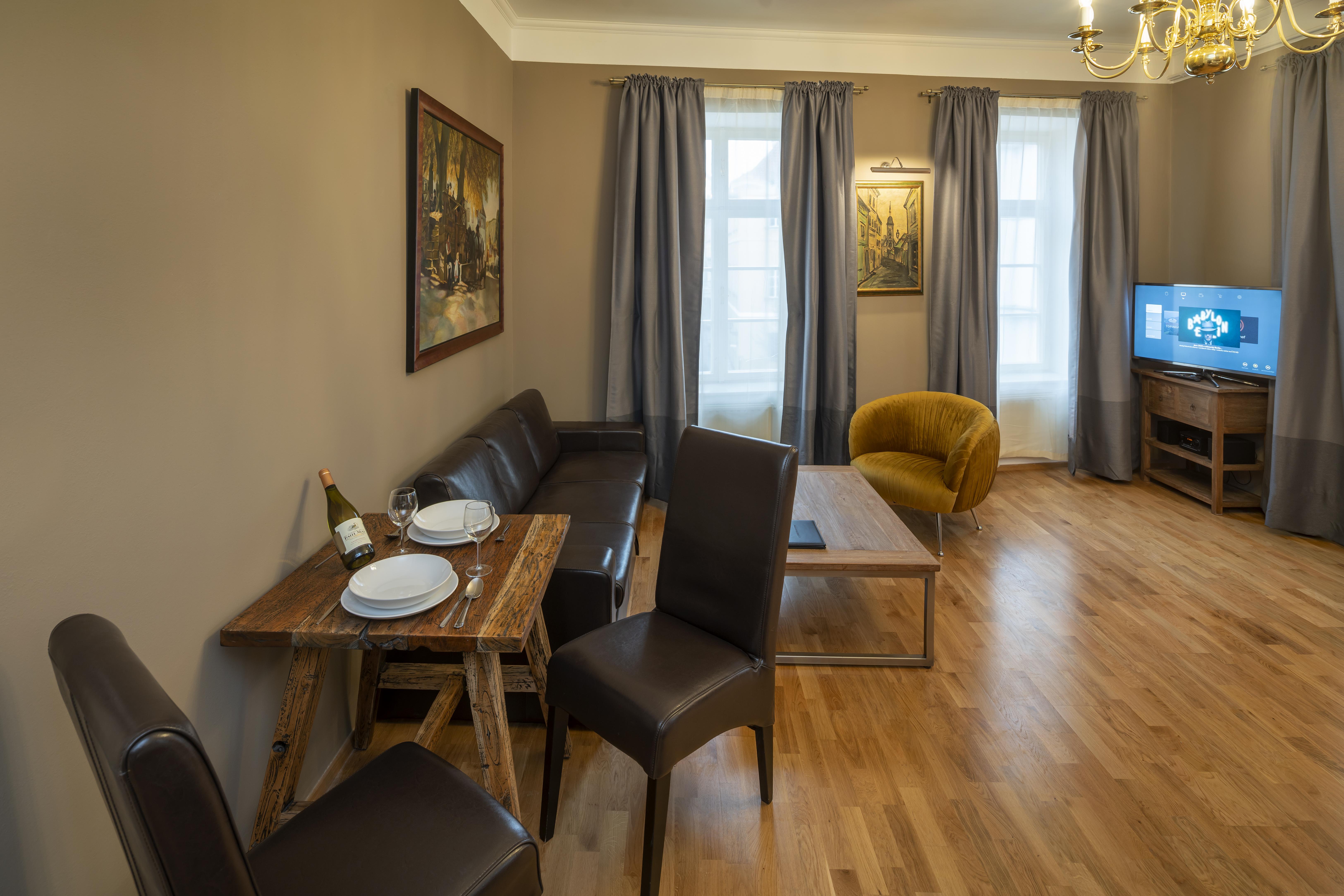 Old Town - Aparthotel Michalska Прага Екстериор снимка