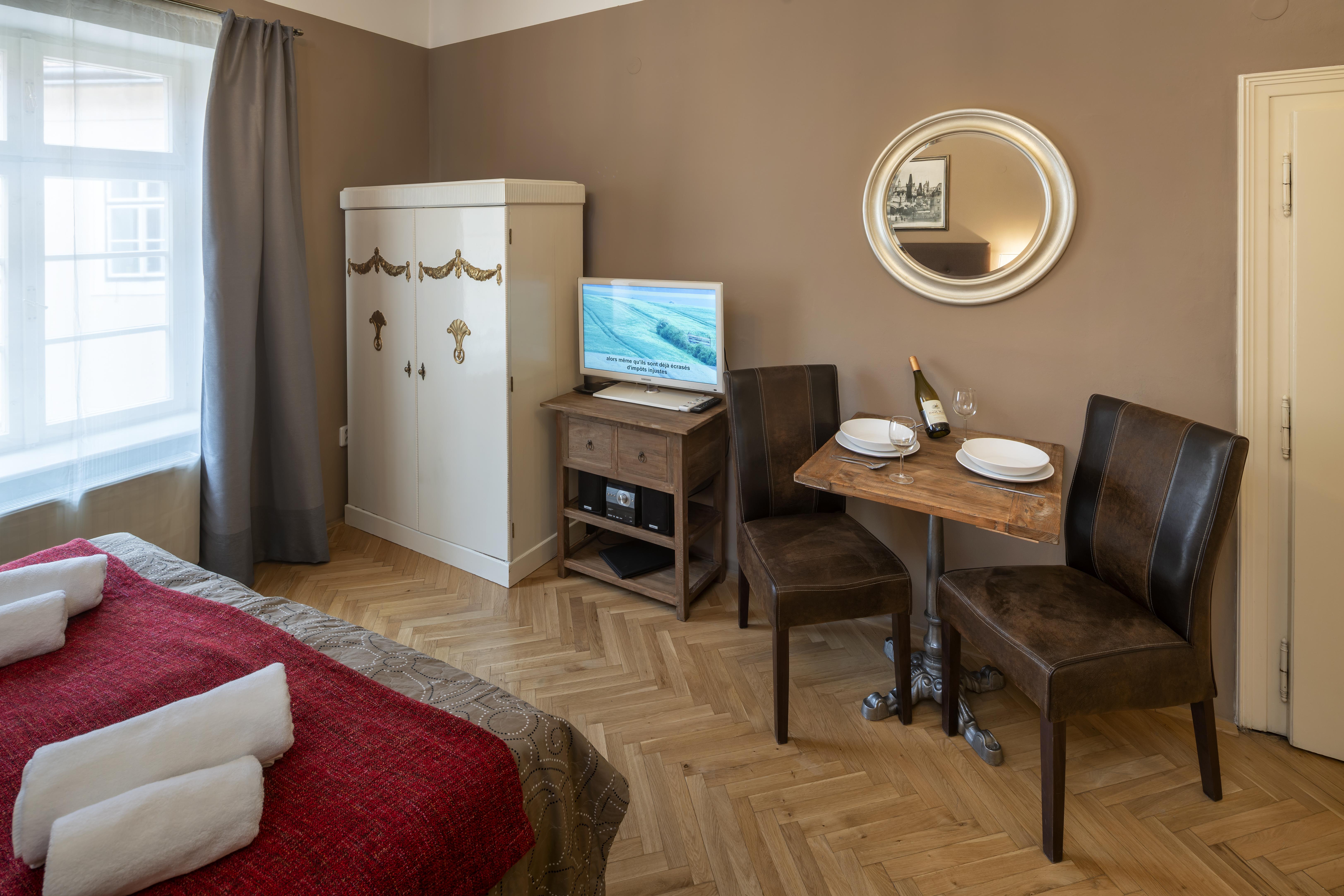 Old Town - Aparthotel Michalska Прага Екстериор снимка