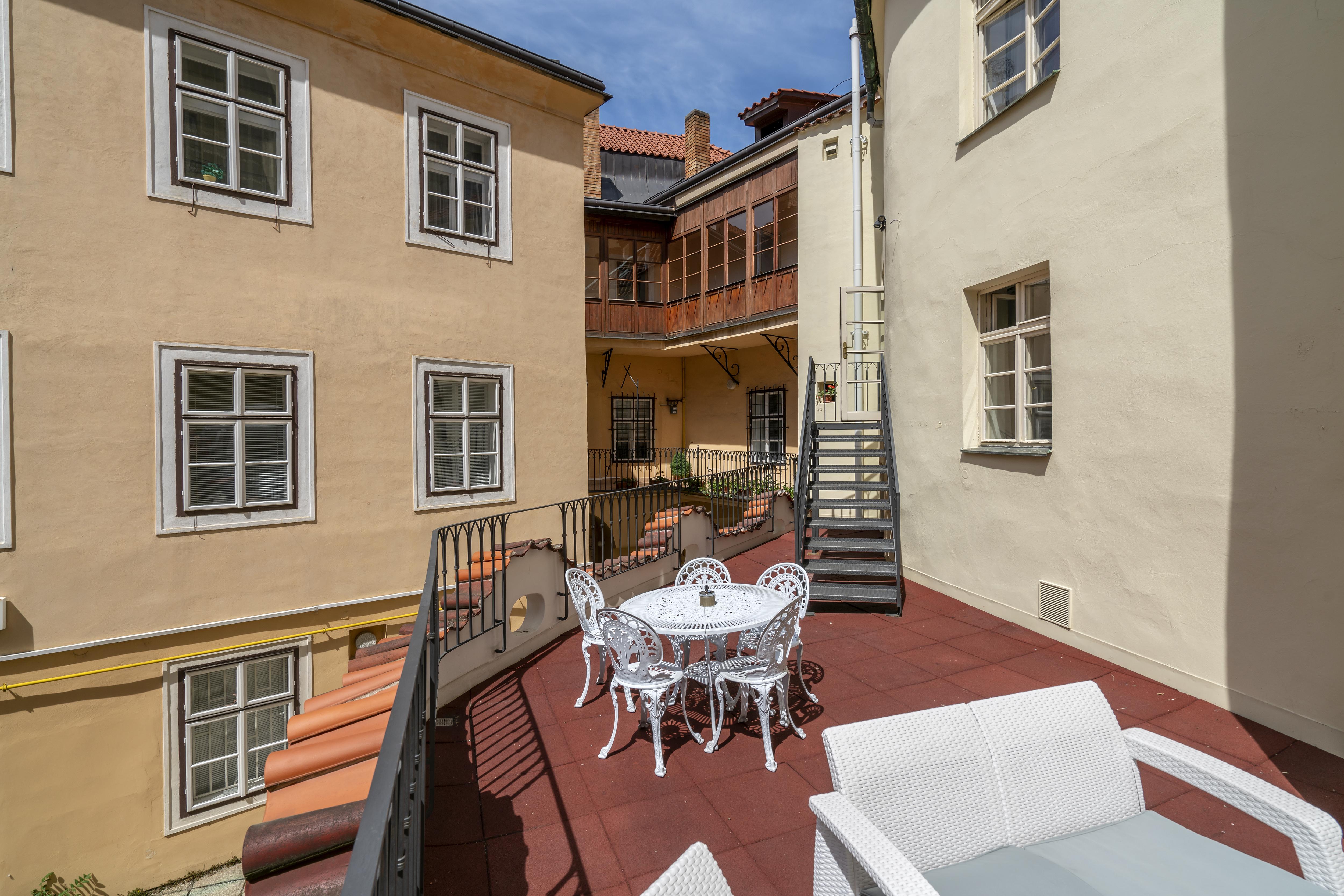 Old Town - Aparthotel Michalska Прага Екстериор снимка