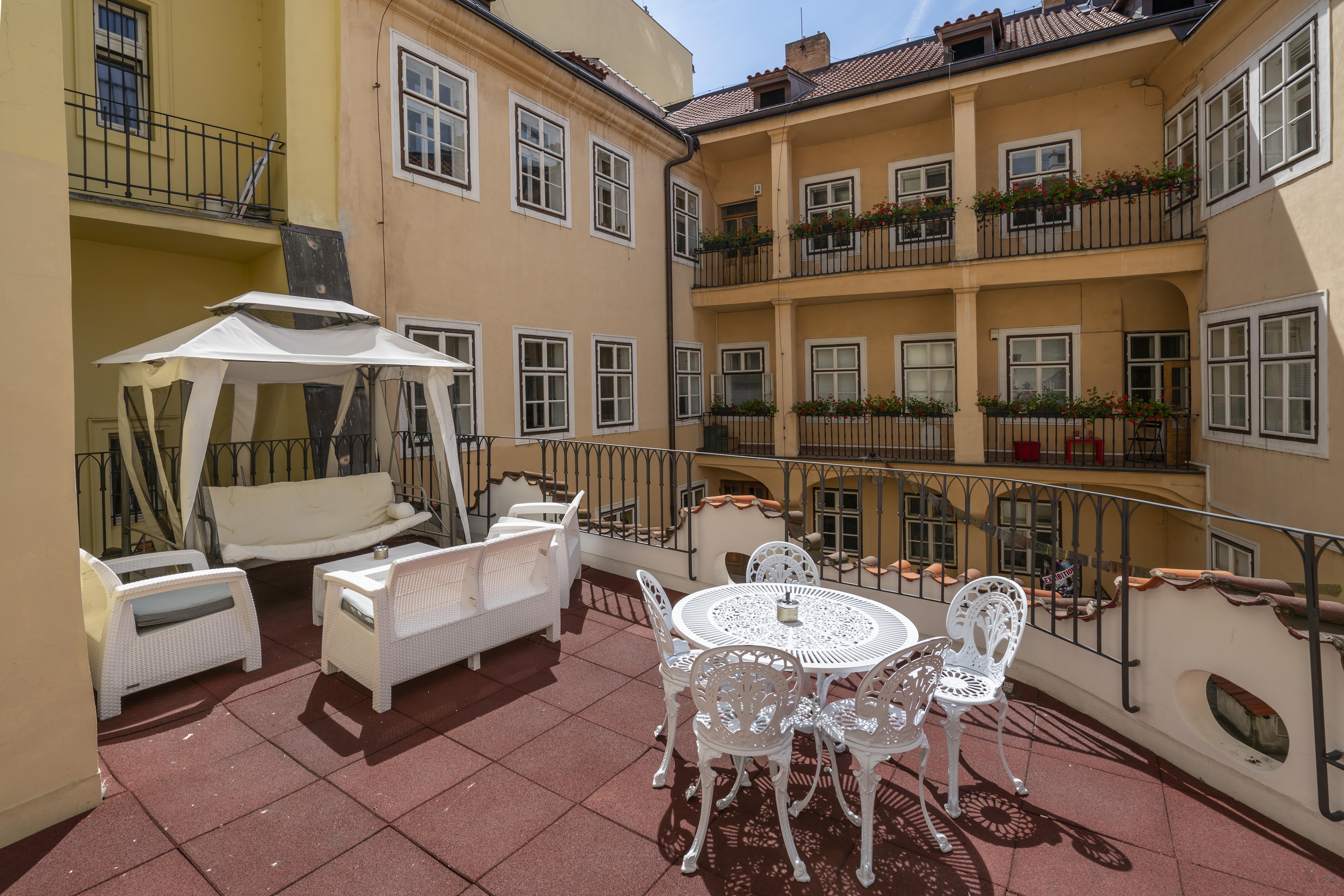 Old Town - Aparthotel Michalska Прага Екстериор снимка