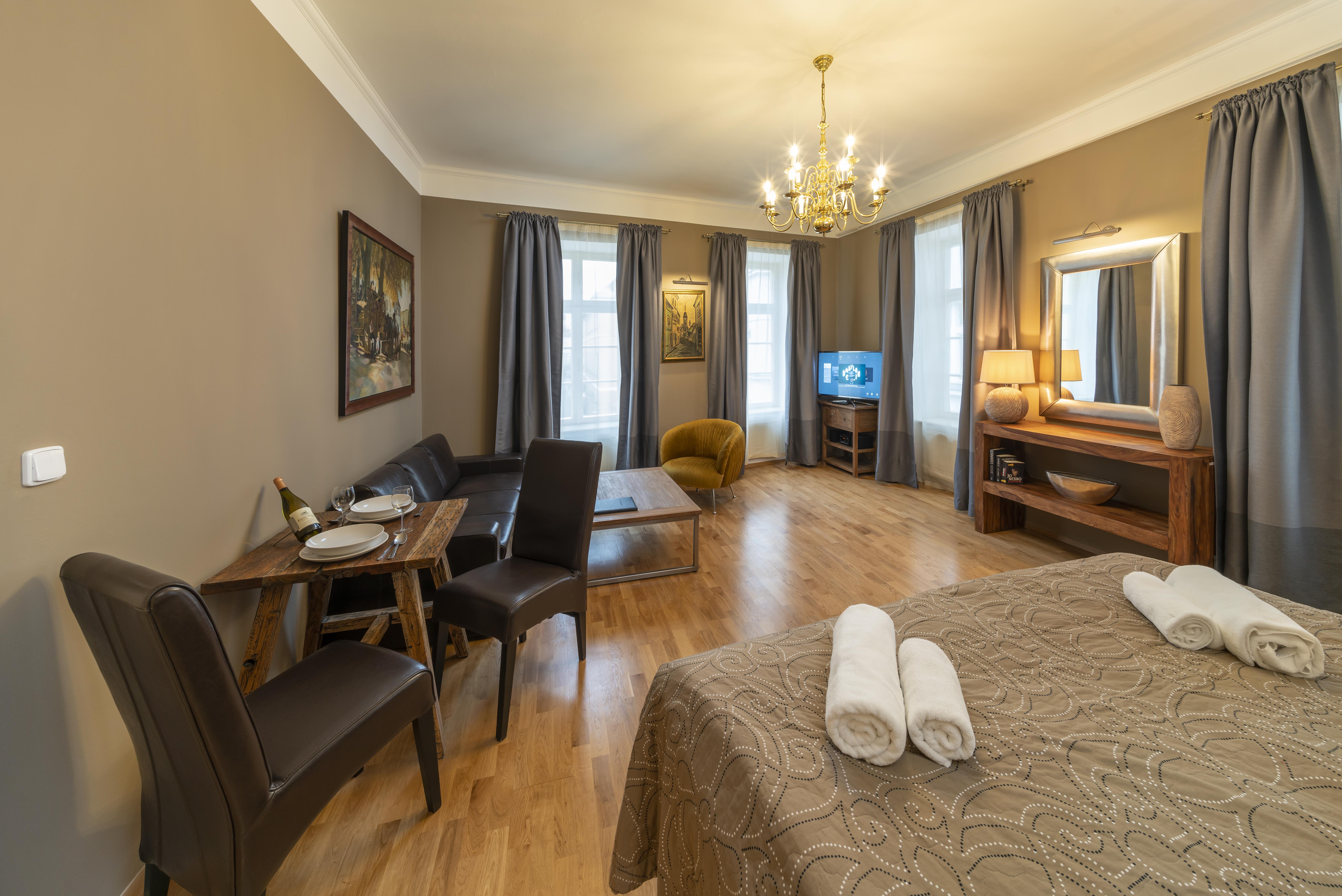 Old Town - Aparthotel Michalska Прага Екстериор снимка