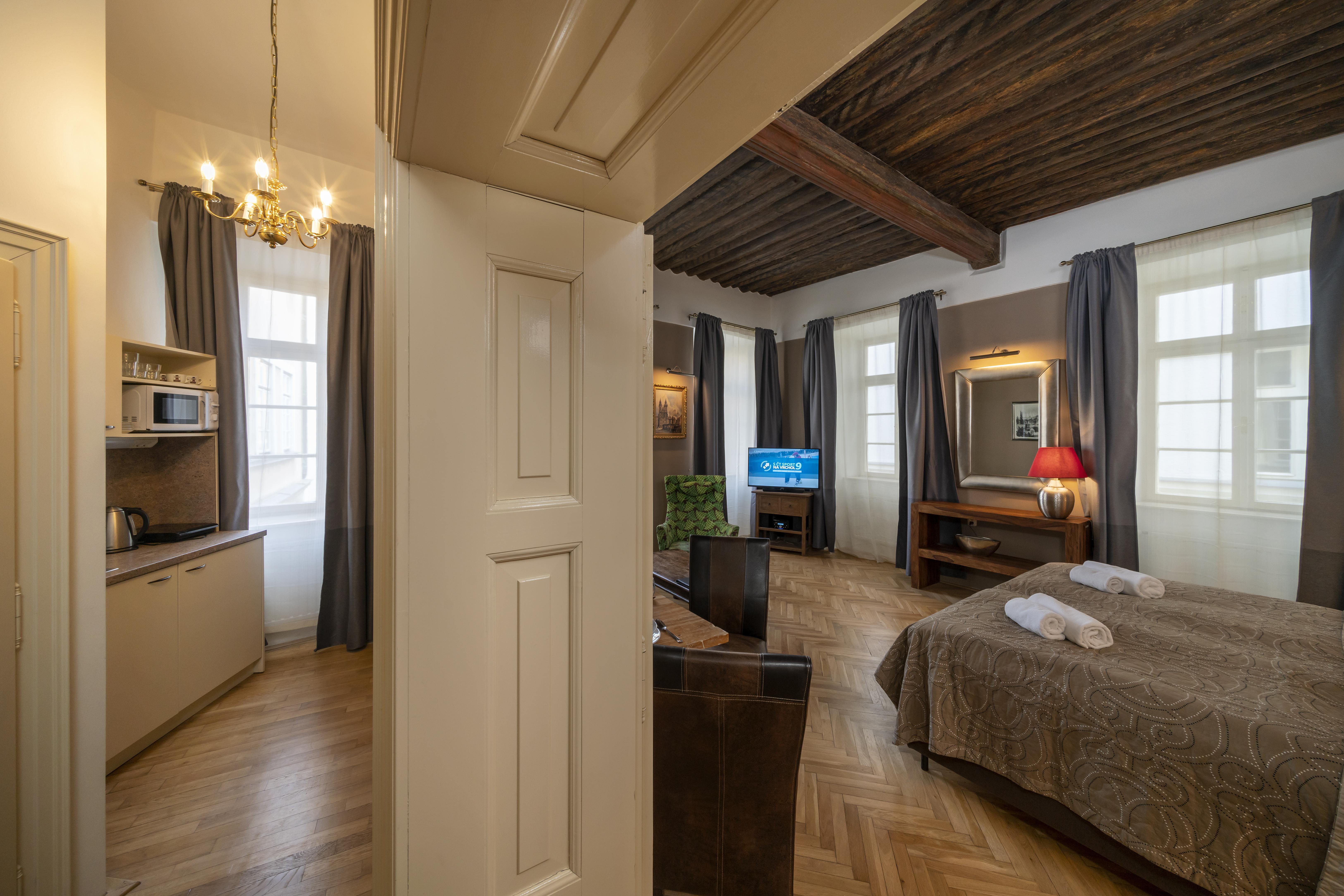 Old Town - Aparthotel Michalska Прага Екстериор снимка