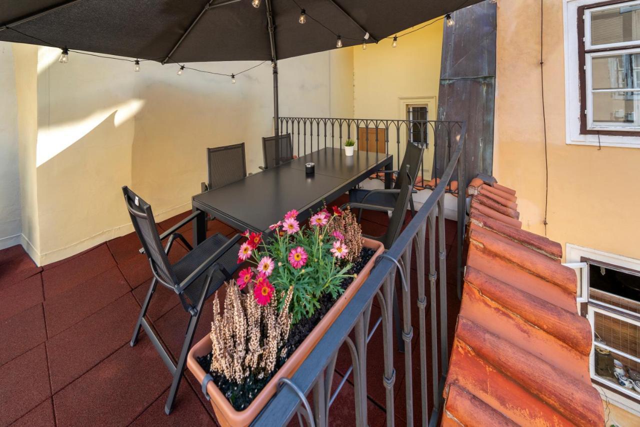 Old Town - Aparthotel Michalska Прага Екстериор снимка