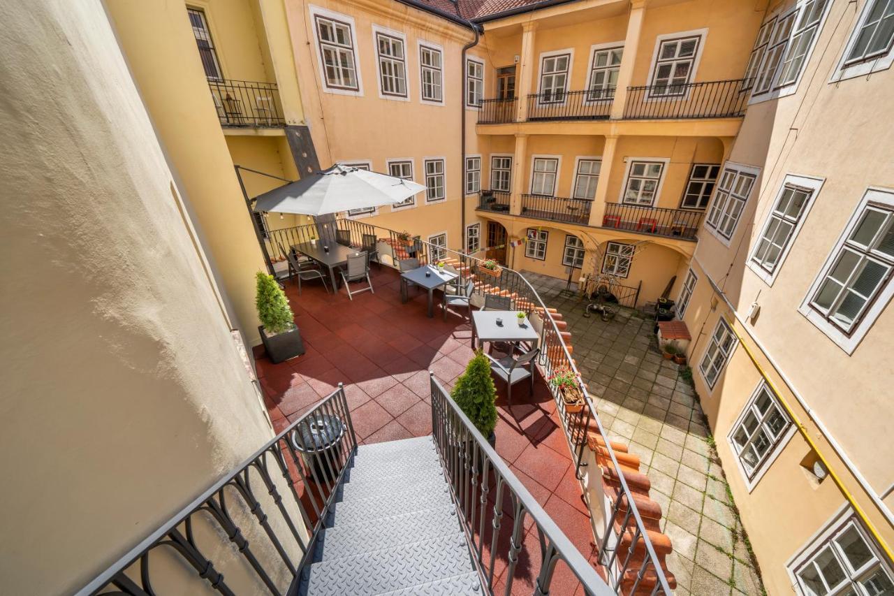 Old Town - Aparthotel Michalska Прага Екстериор снимка