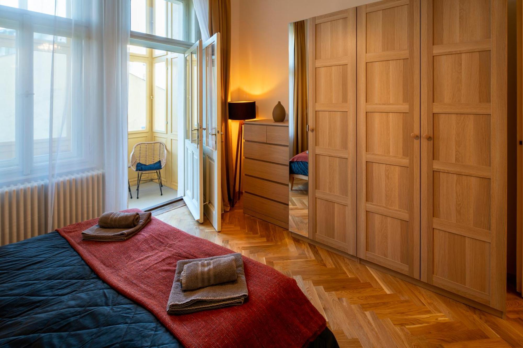Old Town - Aparthotel Michalska Прага Екстериор снимка