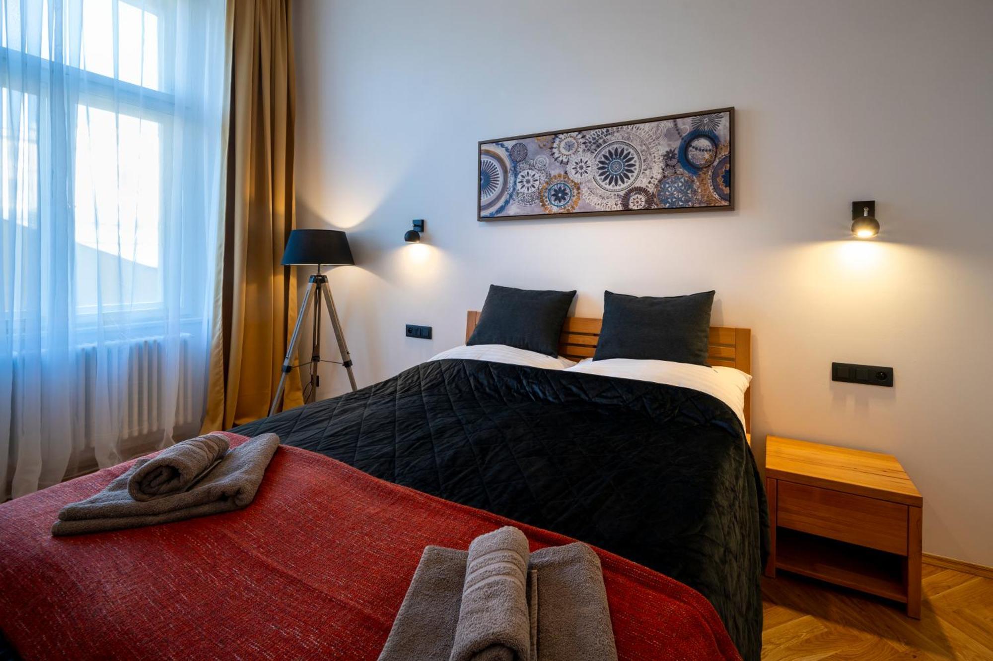 Old Town - Aparthotel Michalska Прага Екстериор снимка