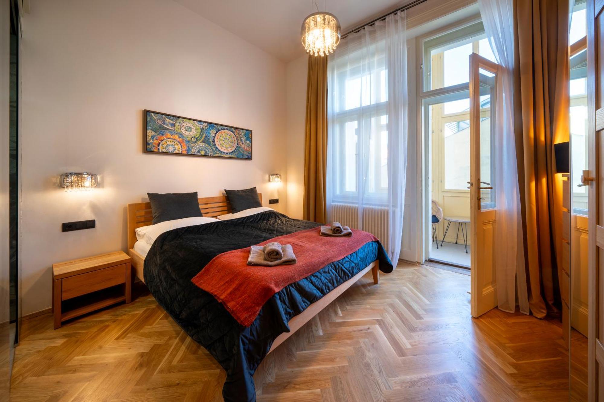 Old Town - Aparthotel Michalska Прага Екстериор снимка