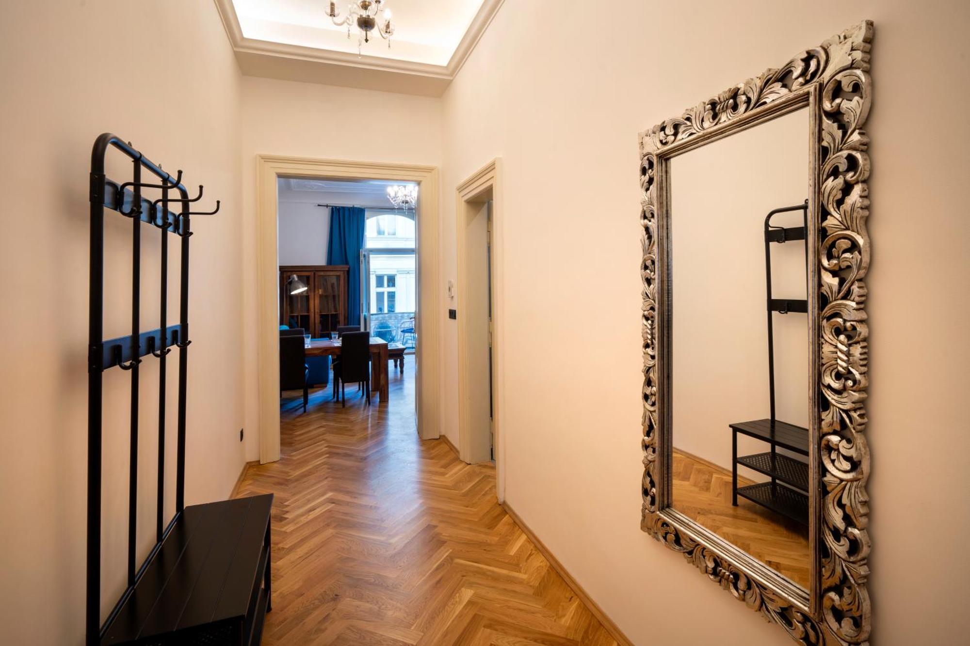 Old Town - Aparthotel Michalska Прага Екстериор снимка