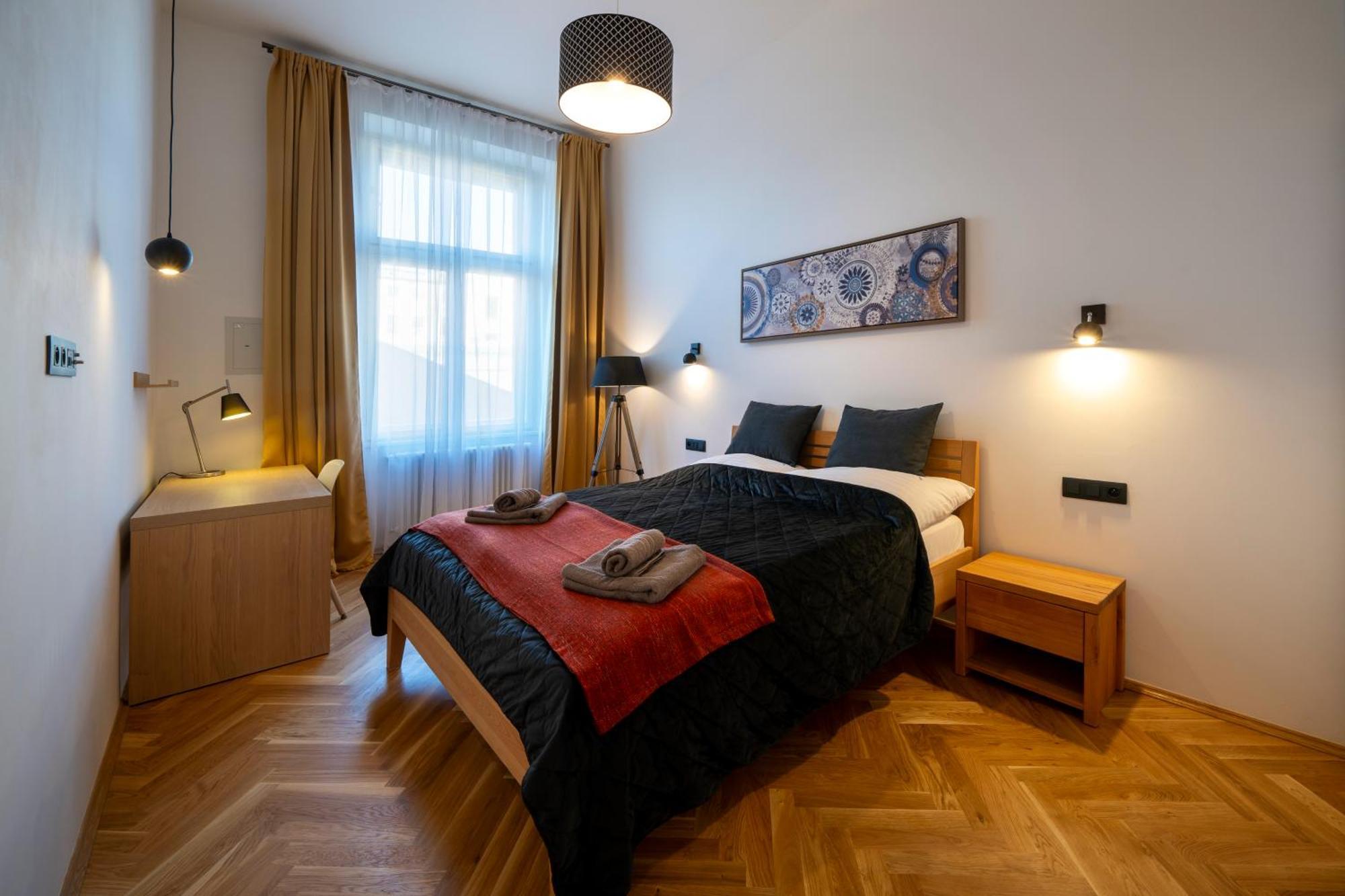 Old Town - Aparthotel Michalska Прага Екстериор снимка