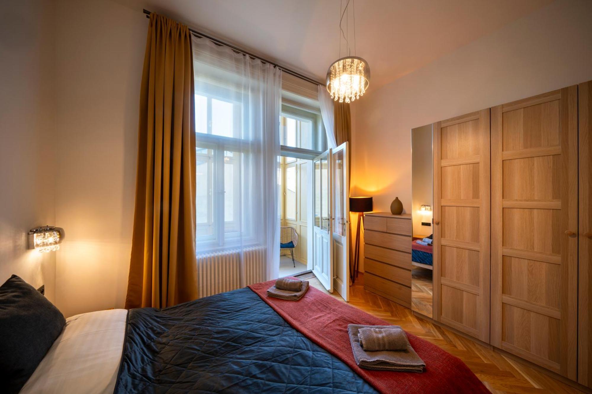 Old Town - Aparthotel Michalska Прага Екстериор снимка